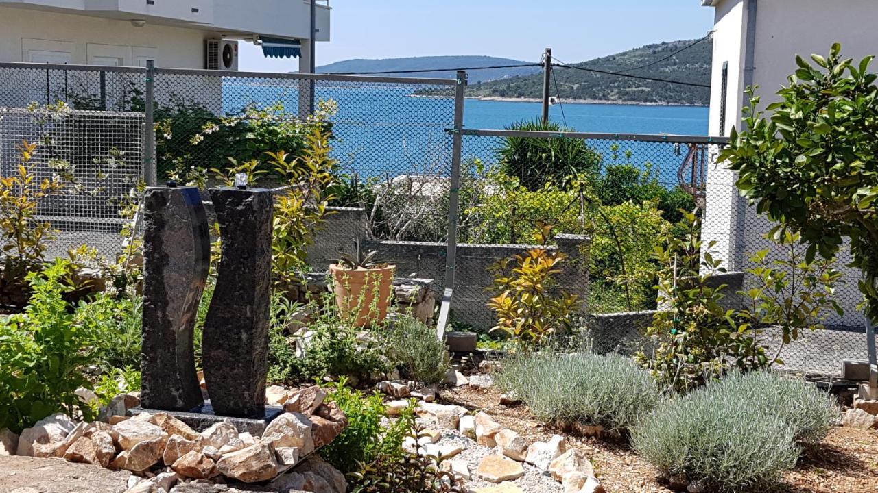Villa Apartments Oliva Seget Vranjica Eksteriør billede