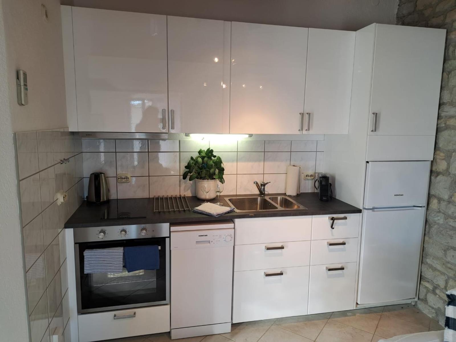 Villa Apartments Oliva Seget Vranjica Eksteriør billede